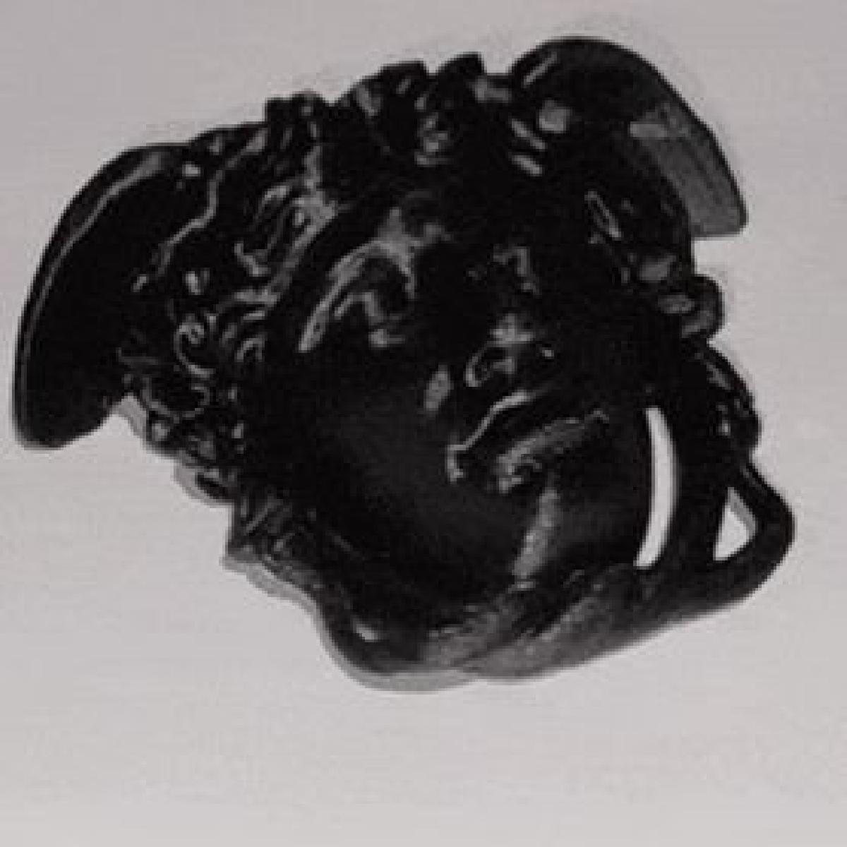 Amuleto ou chaveiro inspirado na Medusa Rondanini