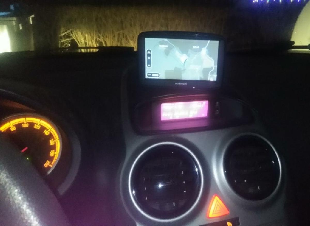 Suporte TomTom Via para Opel Corsa D