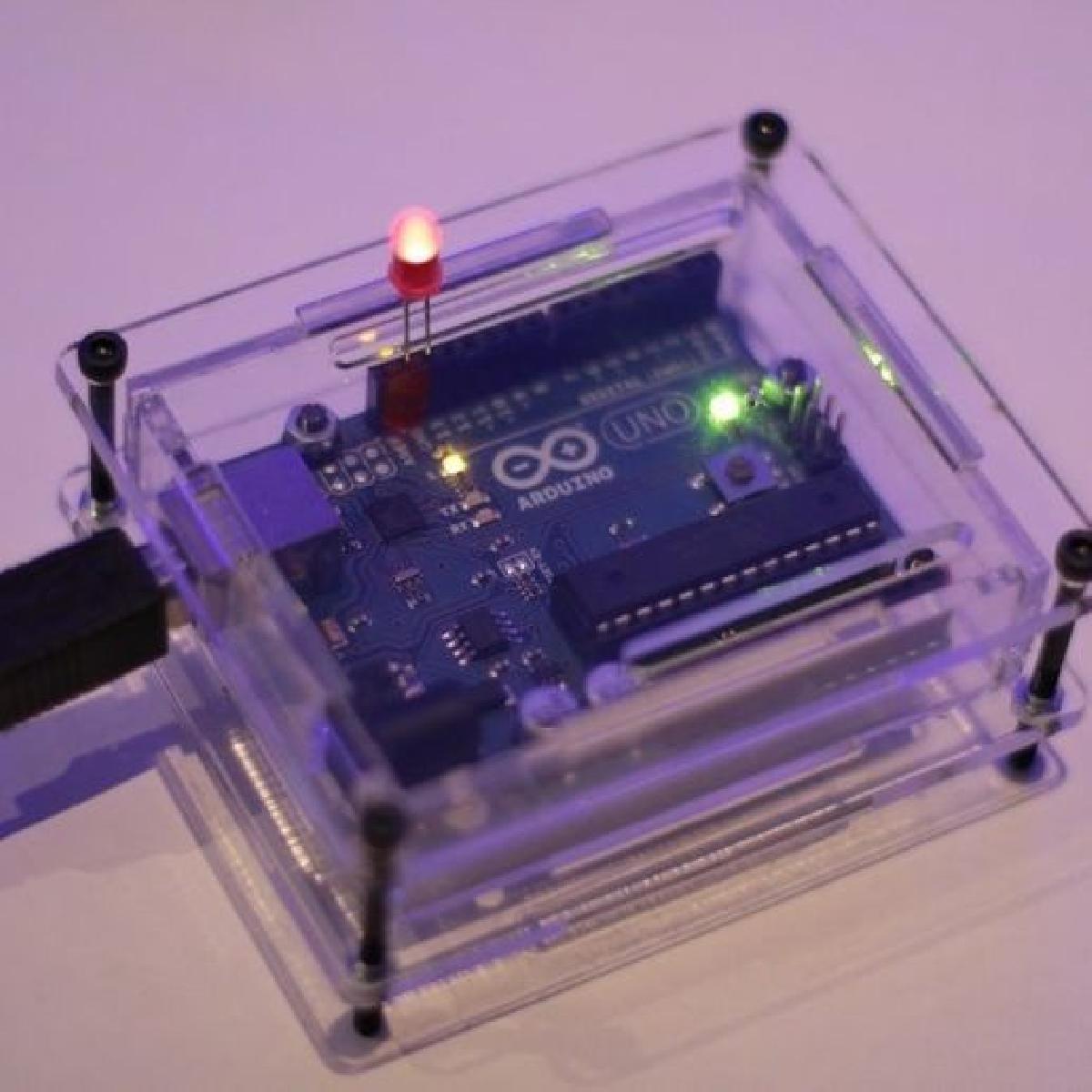 Gabinete de Arduino cortado a laser