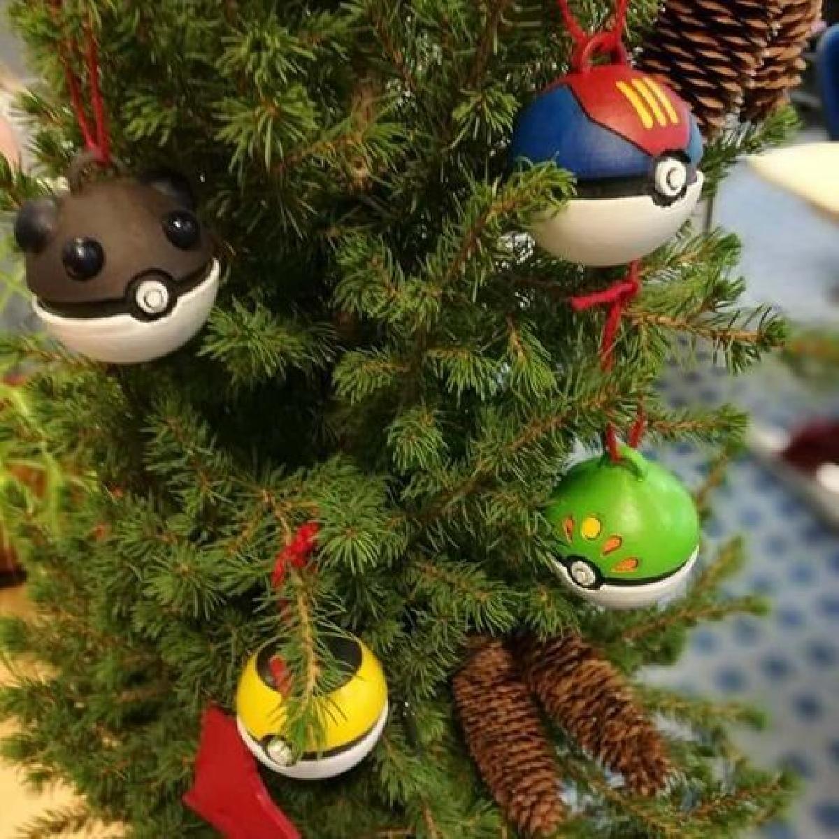 ornamento de pokebola gen 2