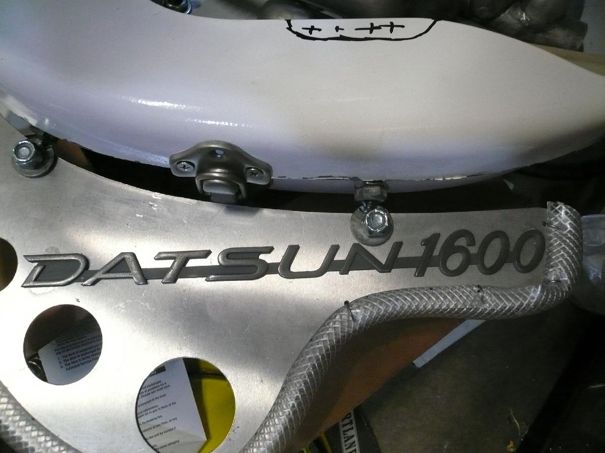 Emblema Datsun 1600 (Mad Max, traje do Doof Warrior)