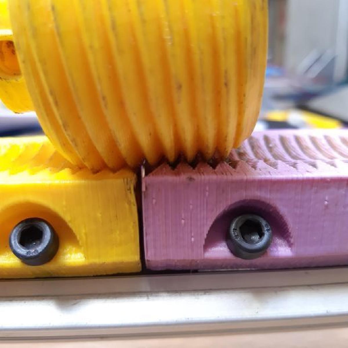 YNHIgo2_0 / IMPRESSORA 3D (cremalheira e pinhao)