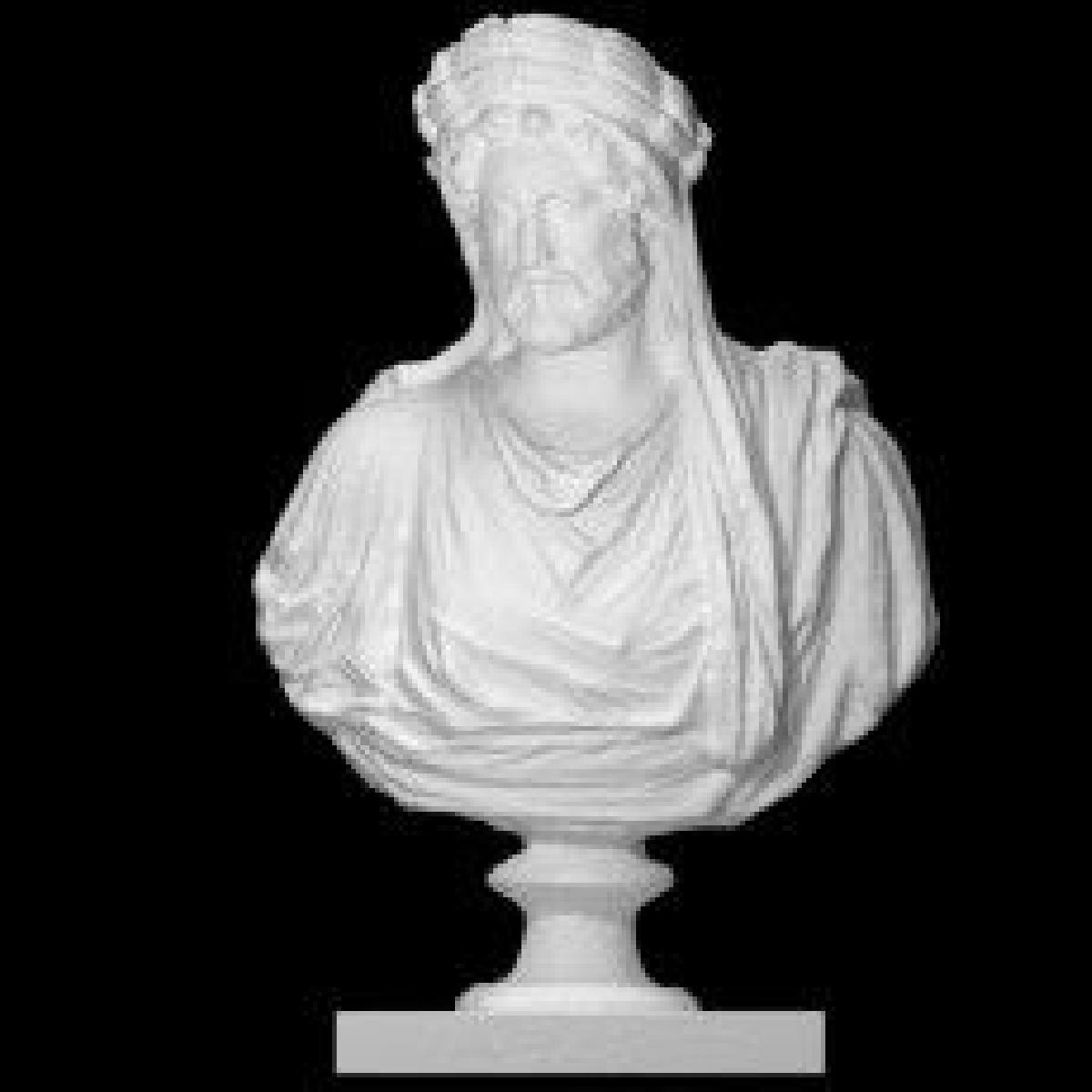 Busto de Antonino Pio retratado como um Irmao Arval.