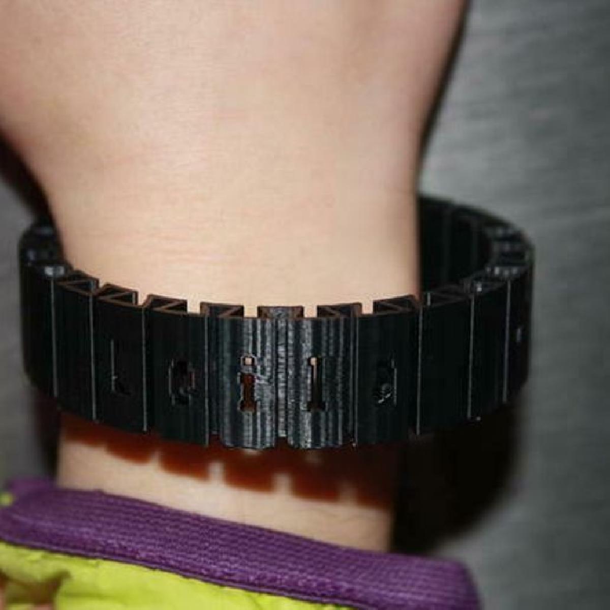 Pulseira de nome flexivel Leila