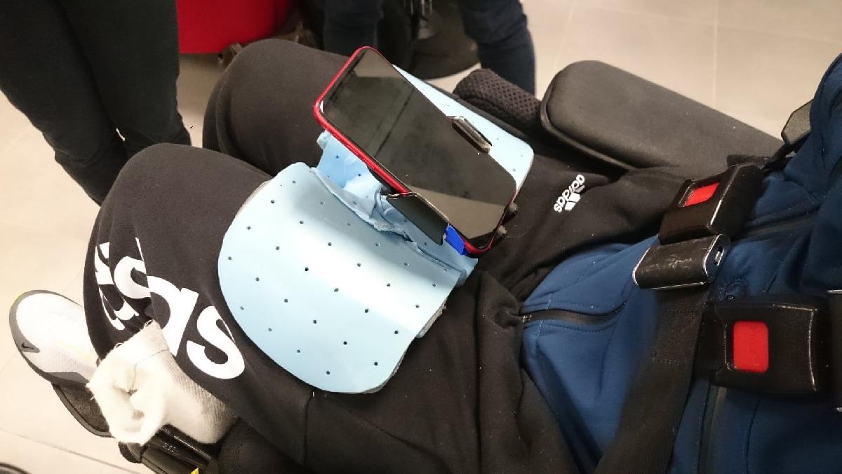 Suporte de telefone adaptado   Suporte para telefone para pessoas com deficiencia.