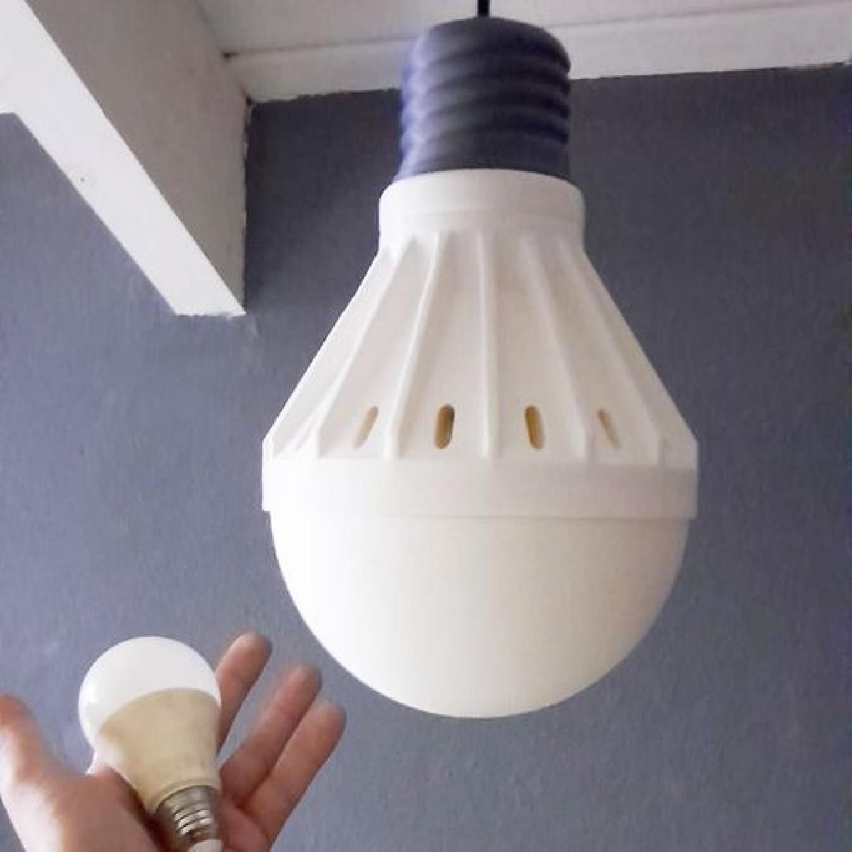Lampada de bulbo LED gigante para decorar espacos