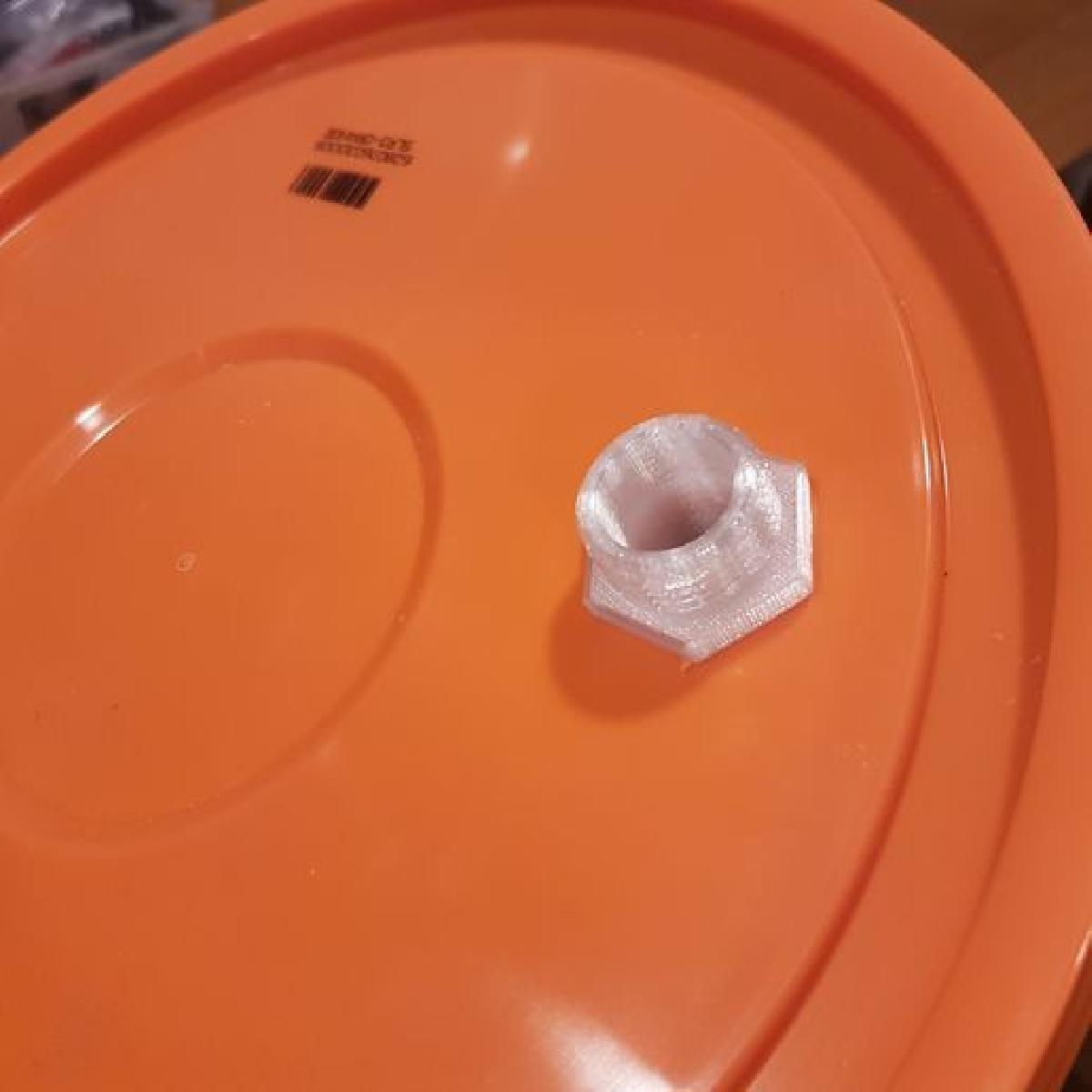 Conector adaptador de mangueira para balde