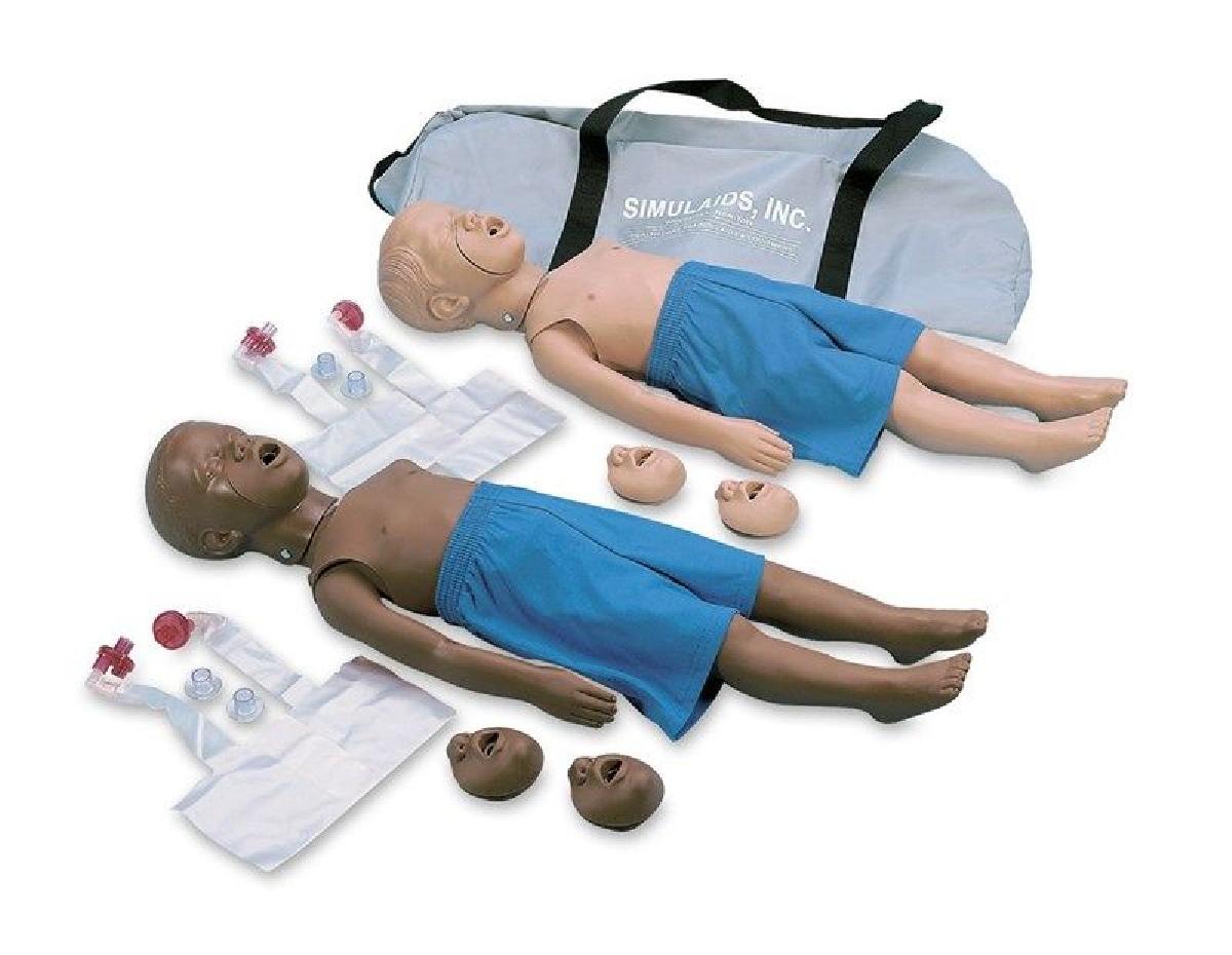 Mannequin de reanimacao cardio pulmonar Kyle 3 anos em bonecas miniaturas.