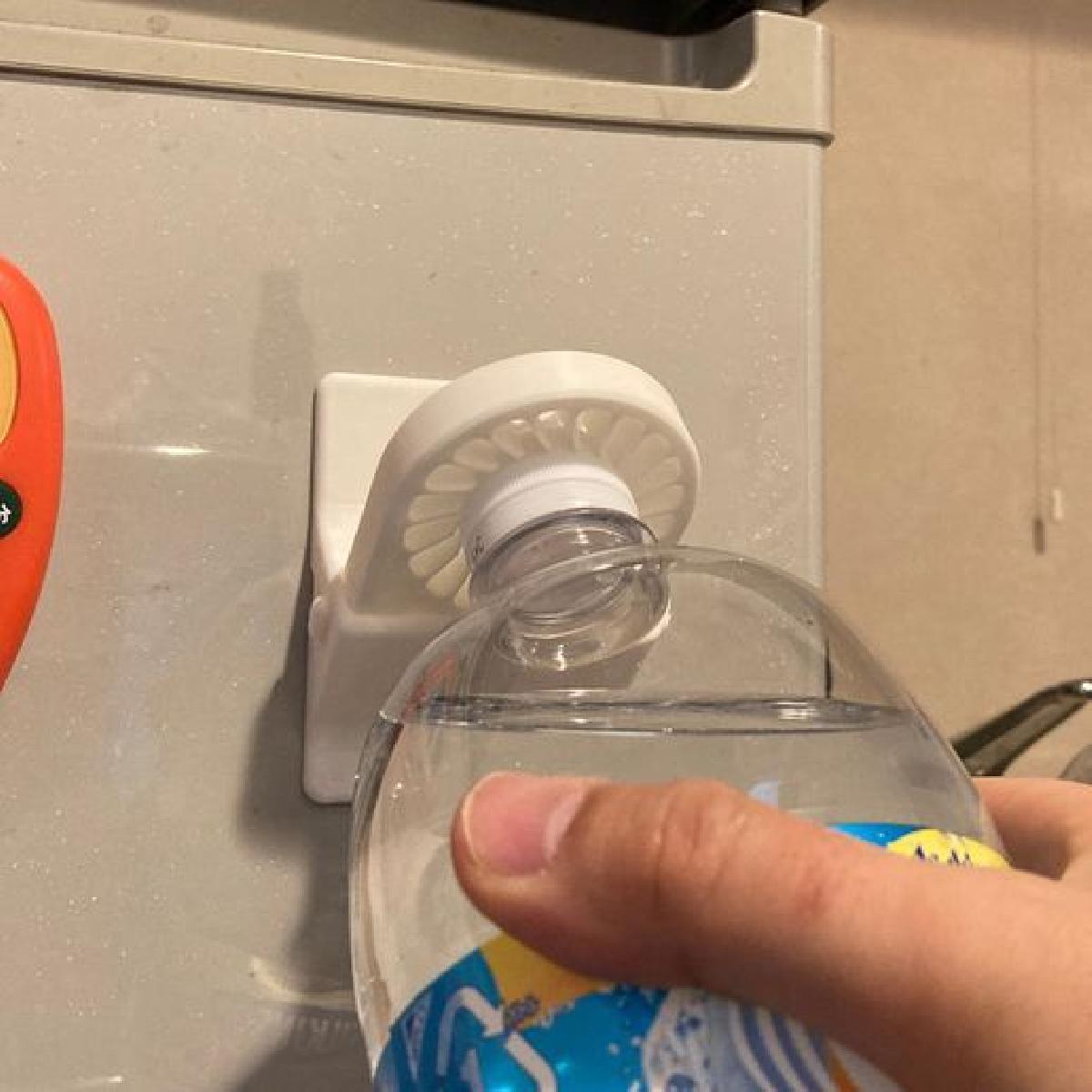 Abridor de Garrafas PET Montado na Parede (com Uma Mao)