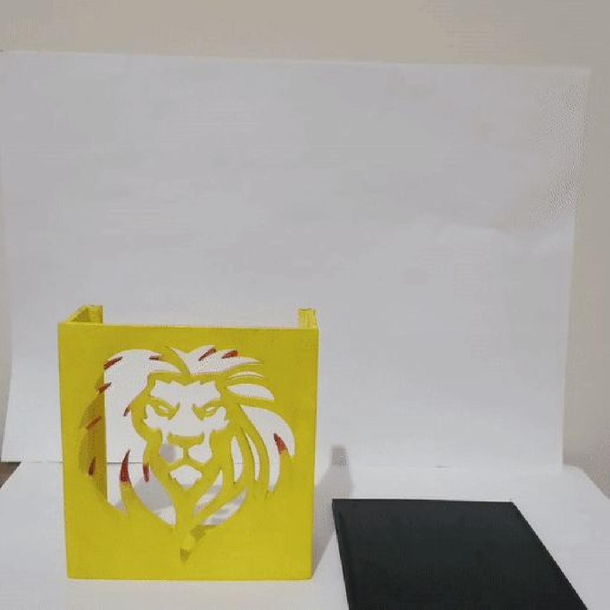 Suporte para canetas com tematica de leao