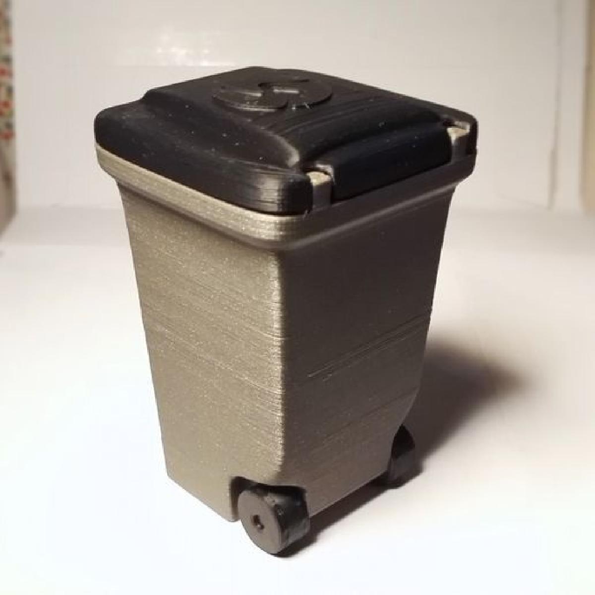 Mini Lixeira com rodas móveis