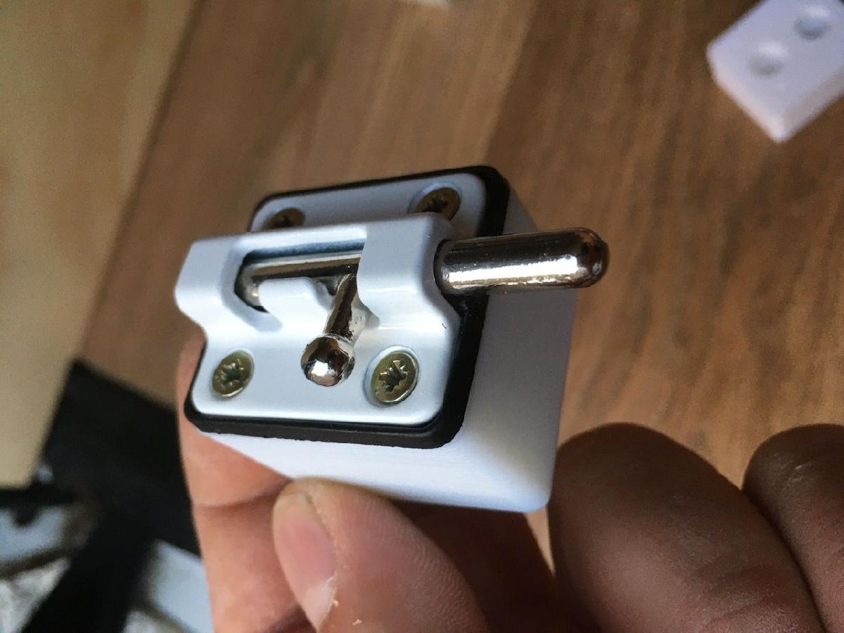 Fixacao para mesa deslizante de camper