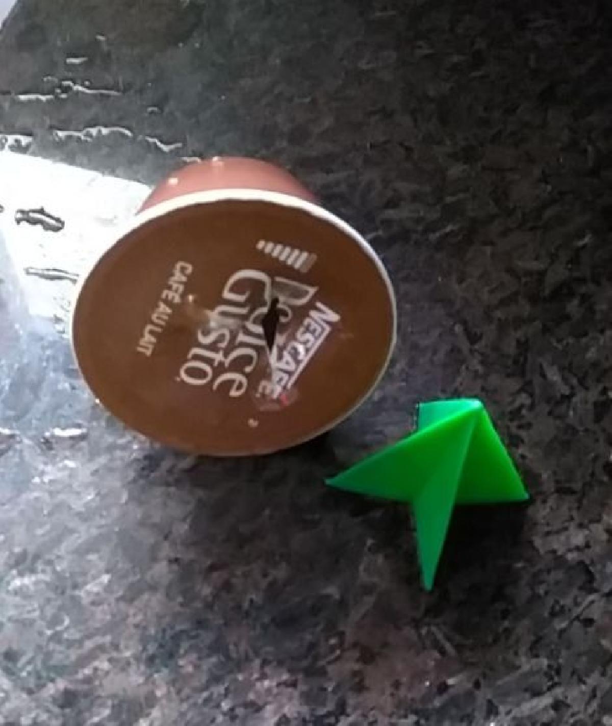 Furador para capsulas de cafe