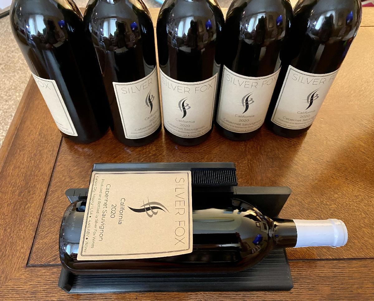 Dispositivo de rotulagem de garrafas