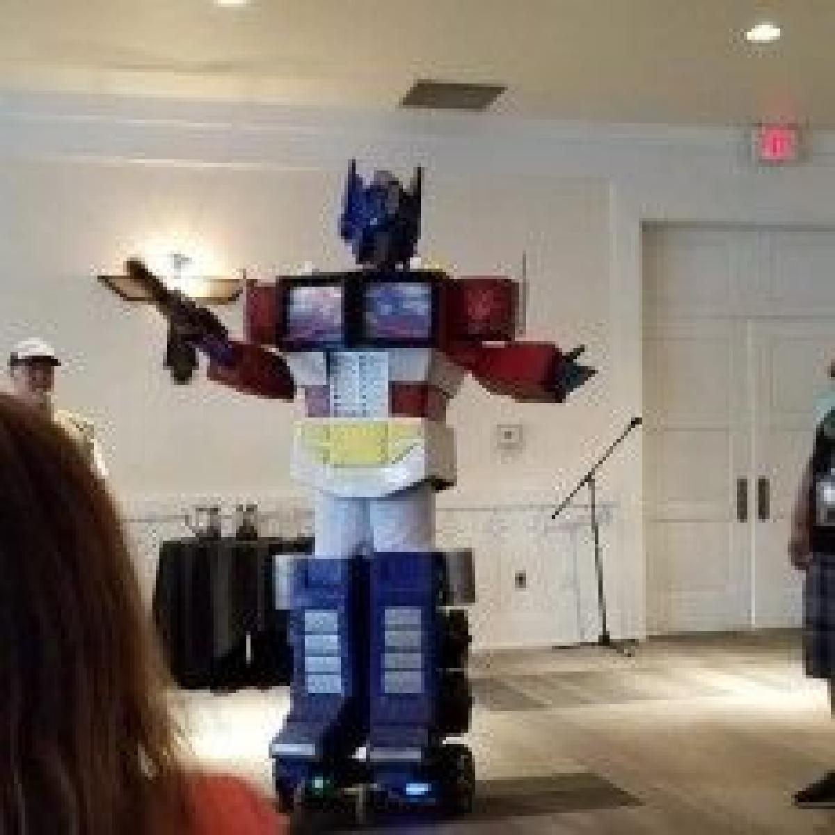 Fantasia de Cosplay do Optimus Prime em Tamanho Real