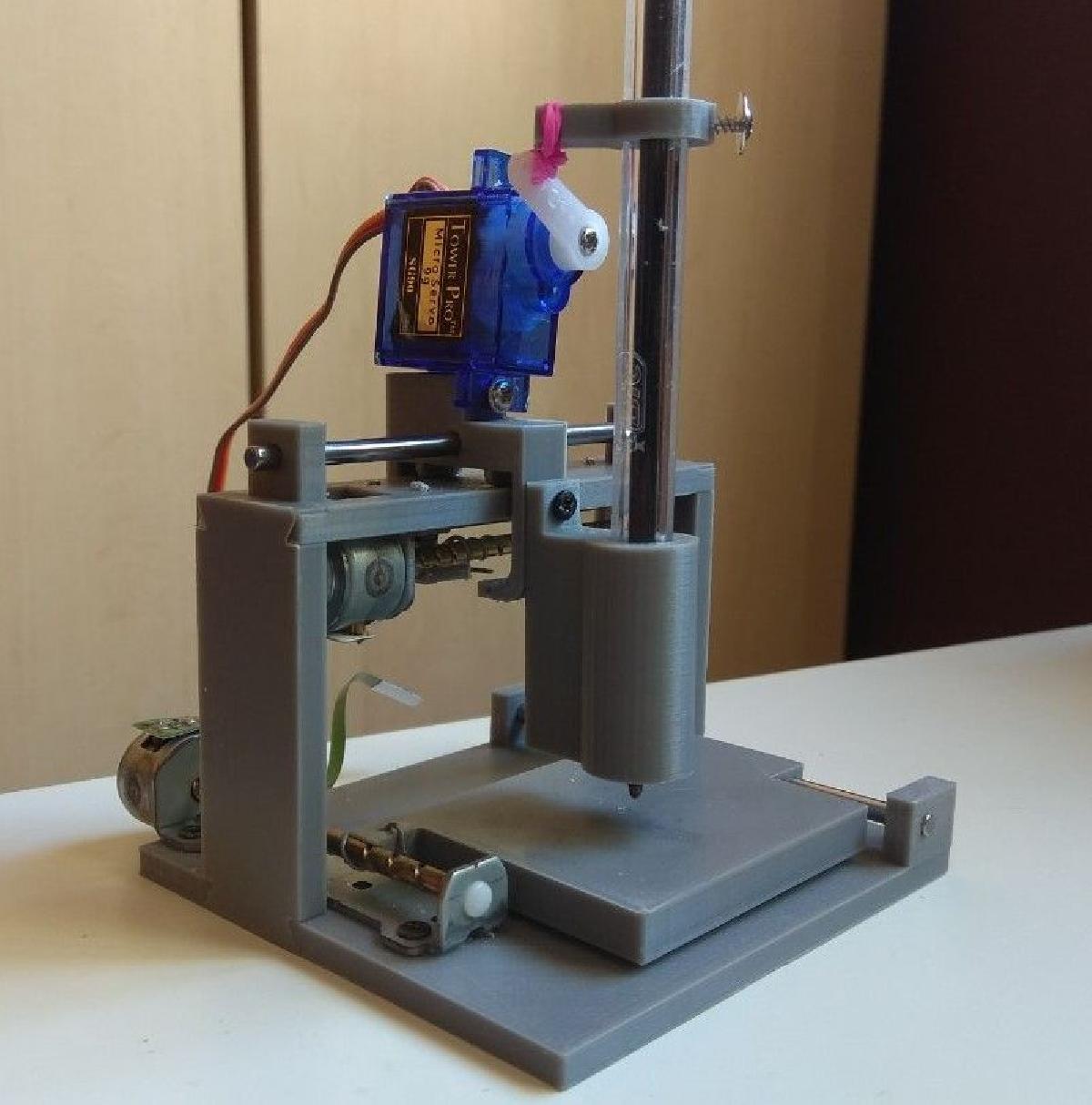 Mini CNC Drawbot feito com pecas de unidade de CD/DVD.