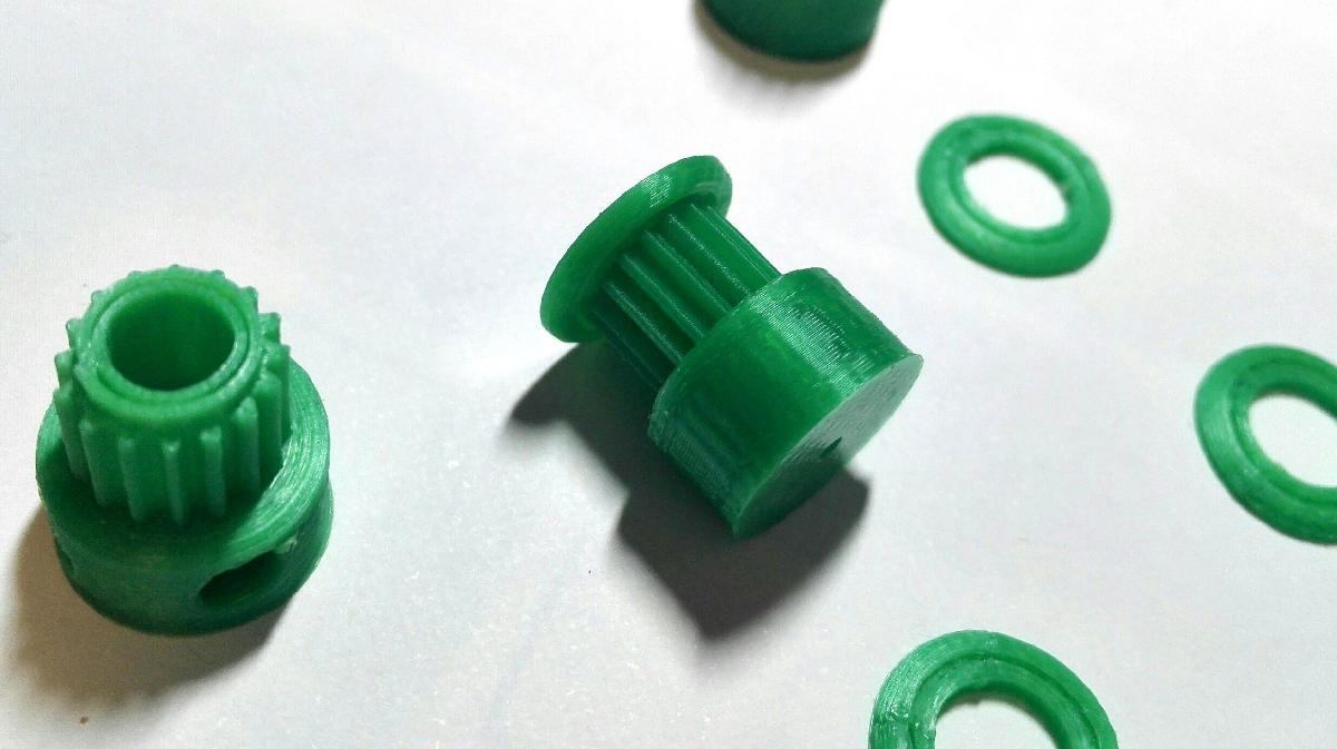 Polia dentada GT2 16T (eixo de 5mm e 2mm) com parafuso de fixacao dupla e tampa rebaixada, adequada para CNC.