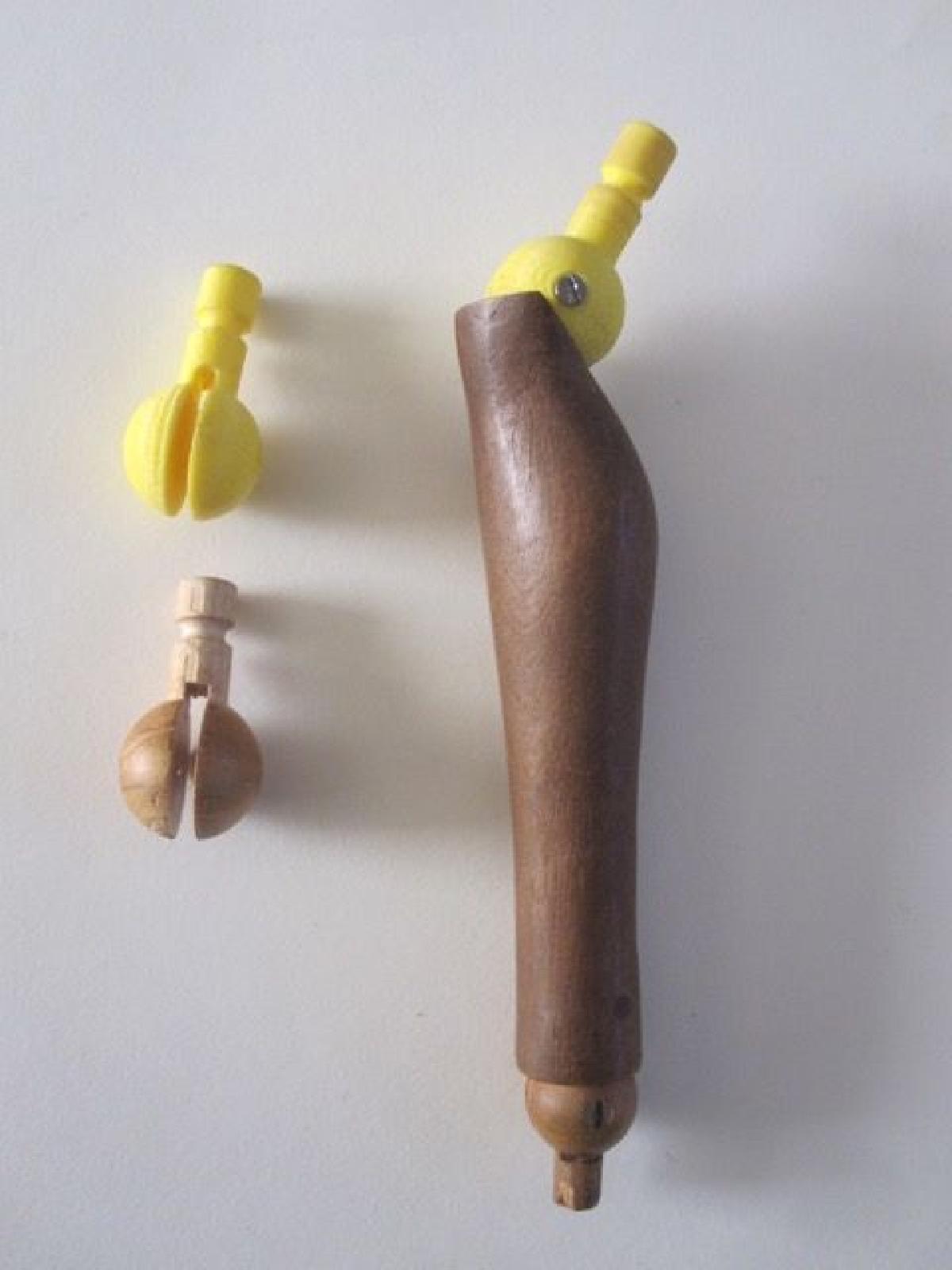 Articulacao do joelho para manequim de madeira para desenho.