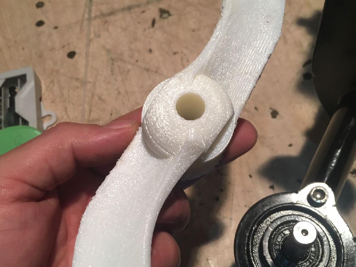 Helice de 2 laminas para motor 4 Tempos 38cc (menor que a versao XL)   Caiaque