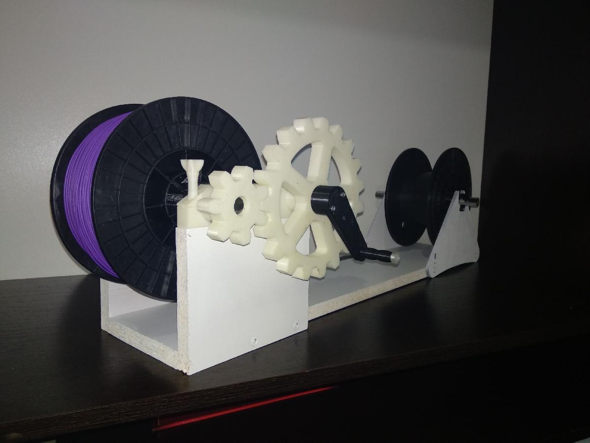 A maquina feita em casa para enrolar plastico na impressao 3D!
