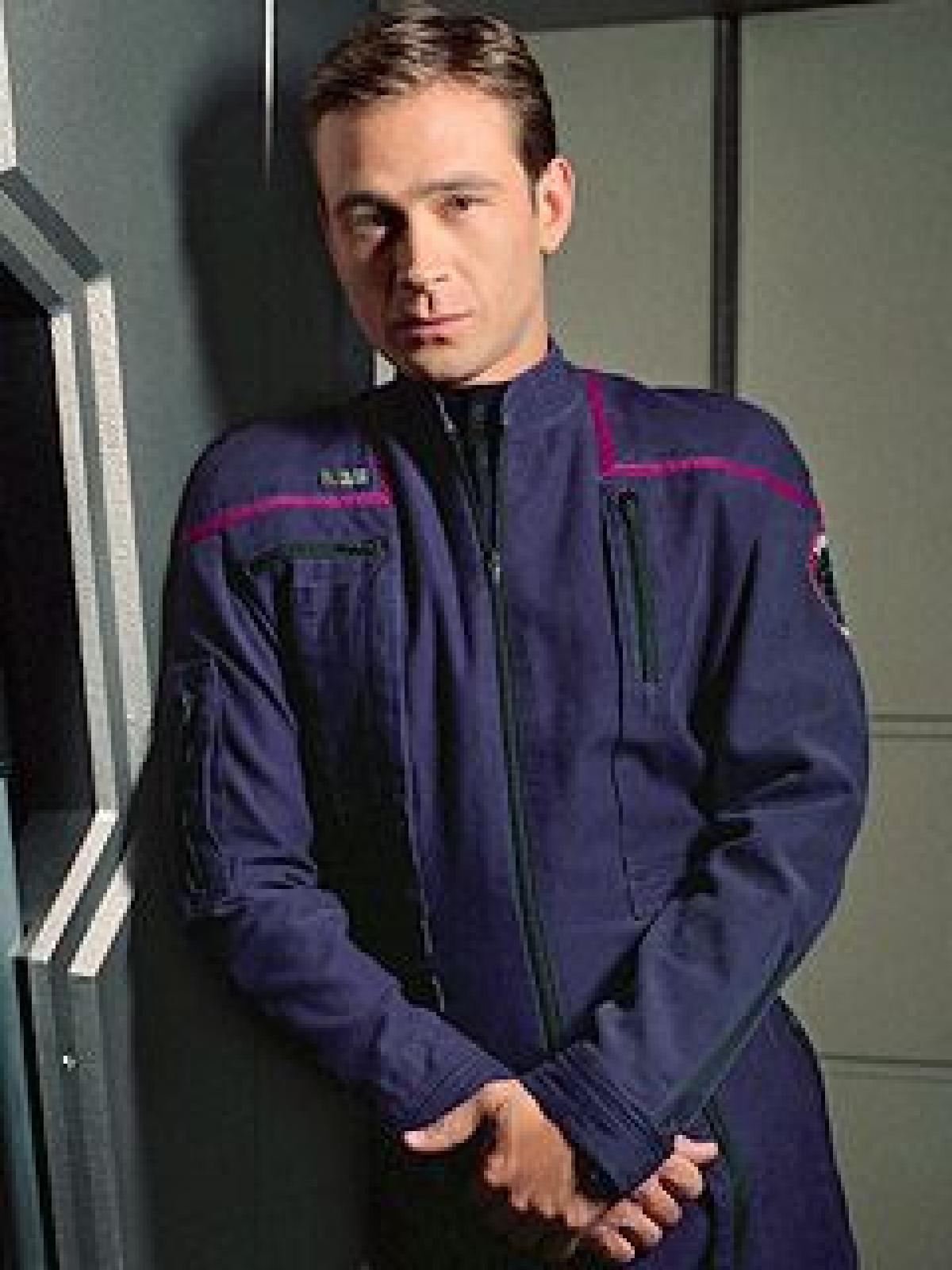 Figura de acao gigante Charles Tucker III