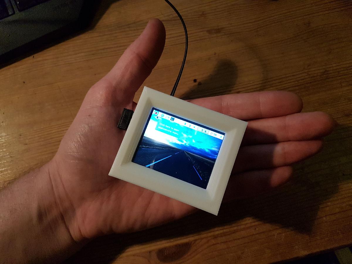 "Case para Raspberry Pi Zero (W) com display touch de 2,4" (mini PC) Caixa para Raspberry Pi Zero (W) com display touch de 2,4" (mini PC)"