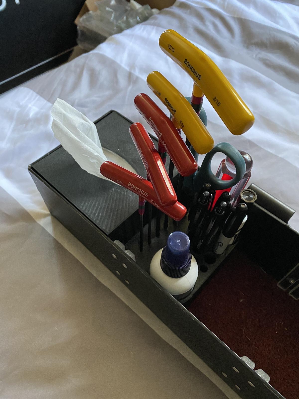 Caixa de Kimwipes e Suporte de Ferramentas para Calha Yaeger