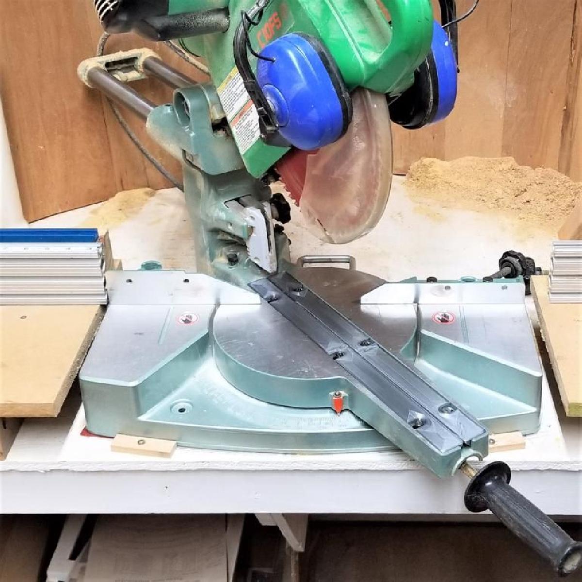 Inserto de Mesa para Serra de Corte Hitachi