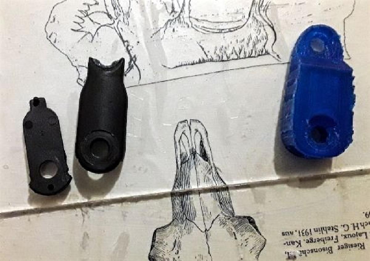 Peca de reposicao do conector plastico do guarda lama para Cube Ella 240