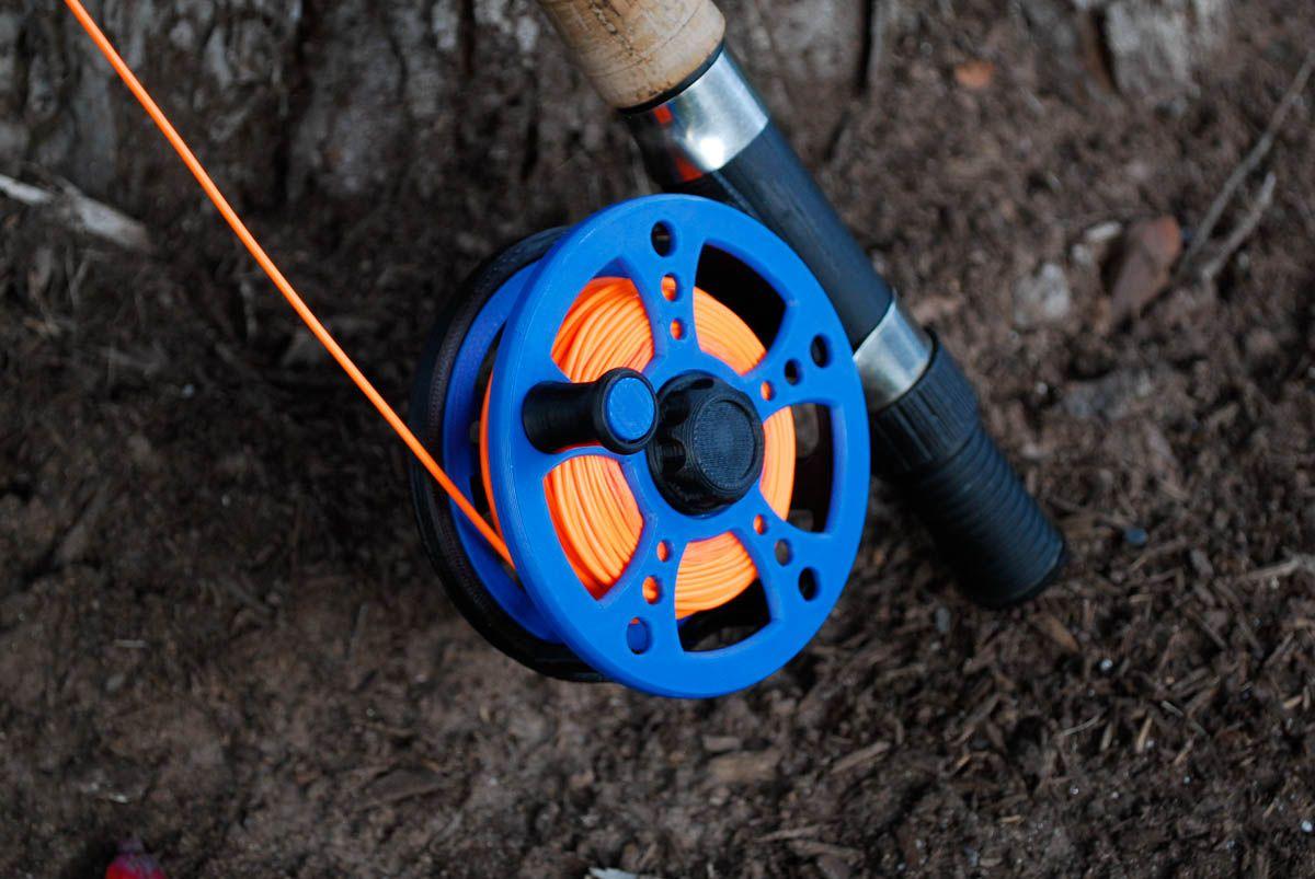 Carretel de pesca com mosca