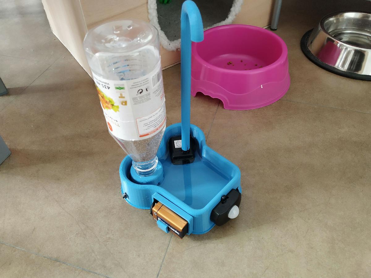Fonte de agua para gatos