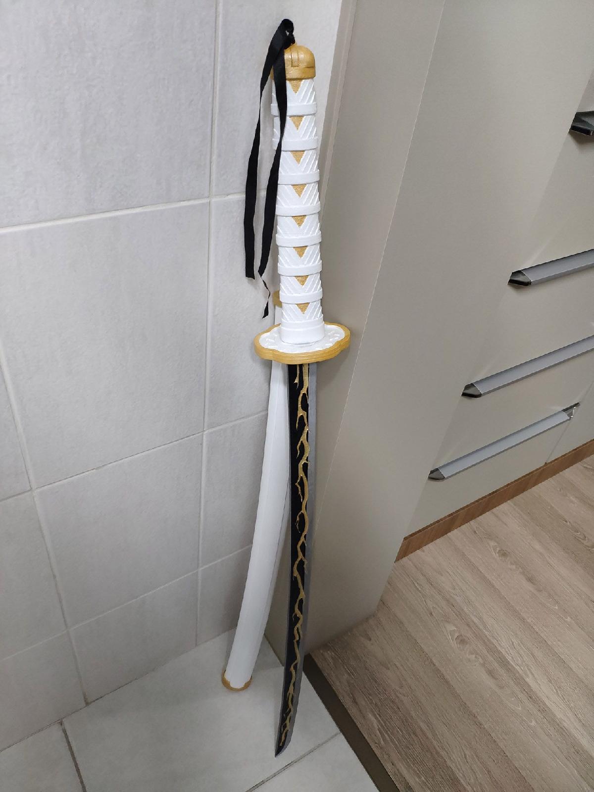 Katana Zenitsu em Kimetsu no Yaiba (escala 1:1)