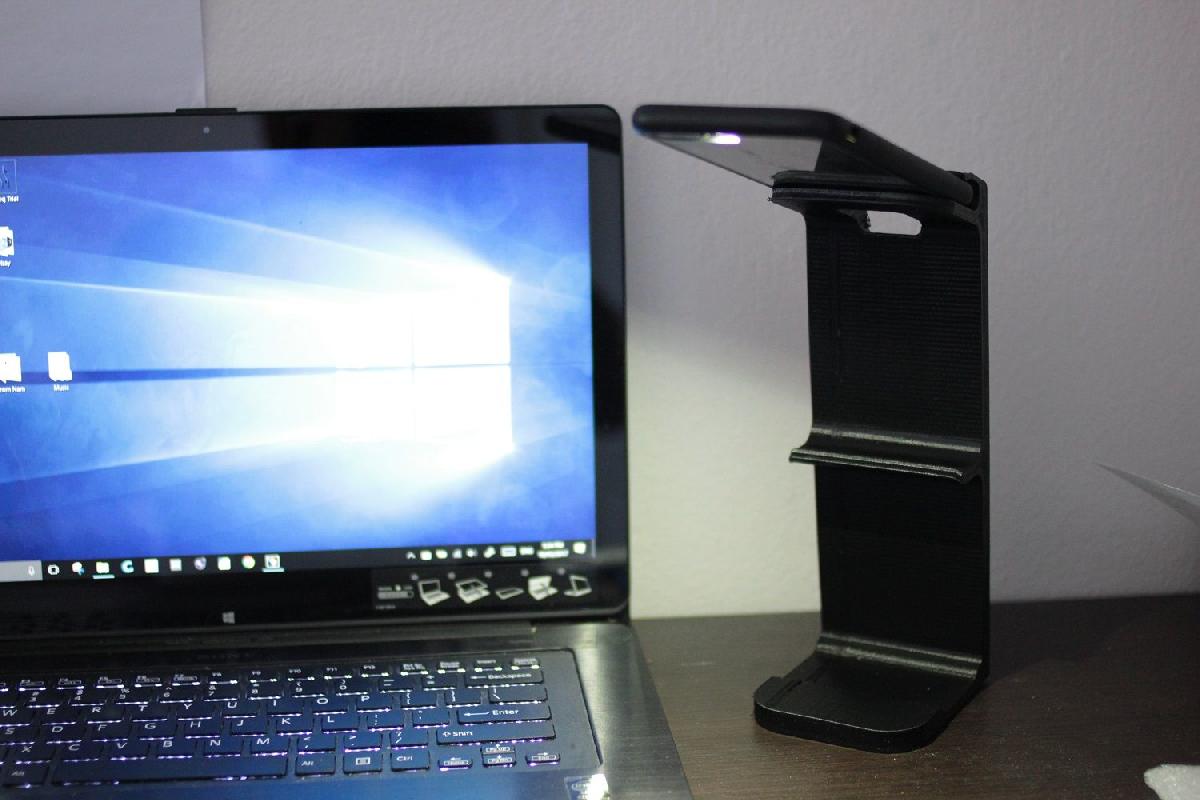 Suporte para Lampada de Mesa com Smartphone