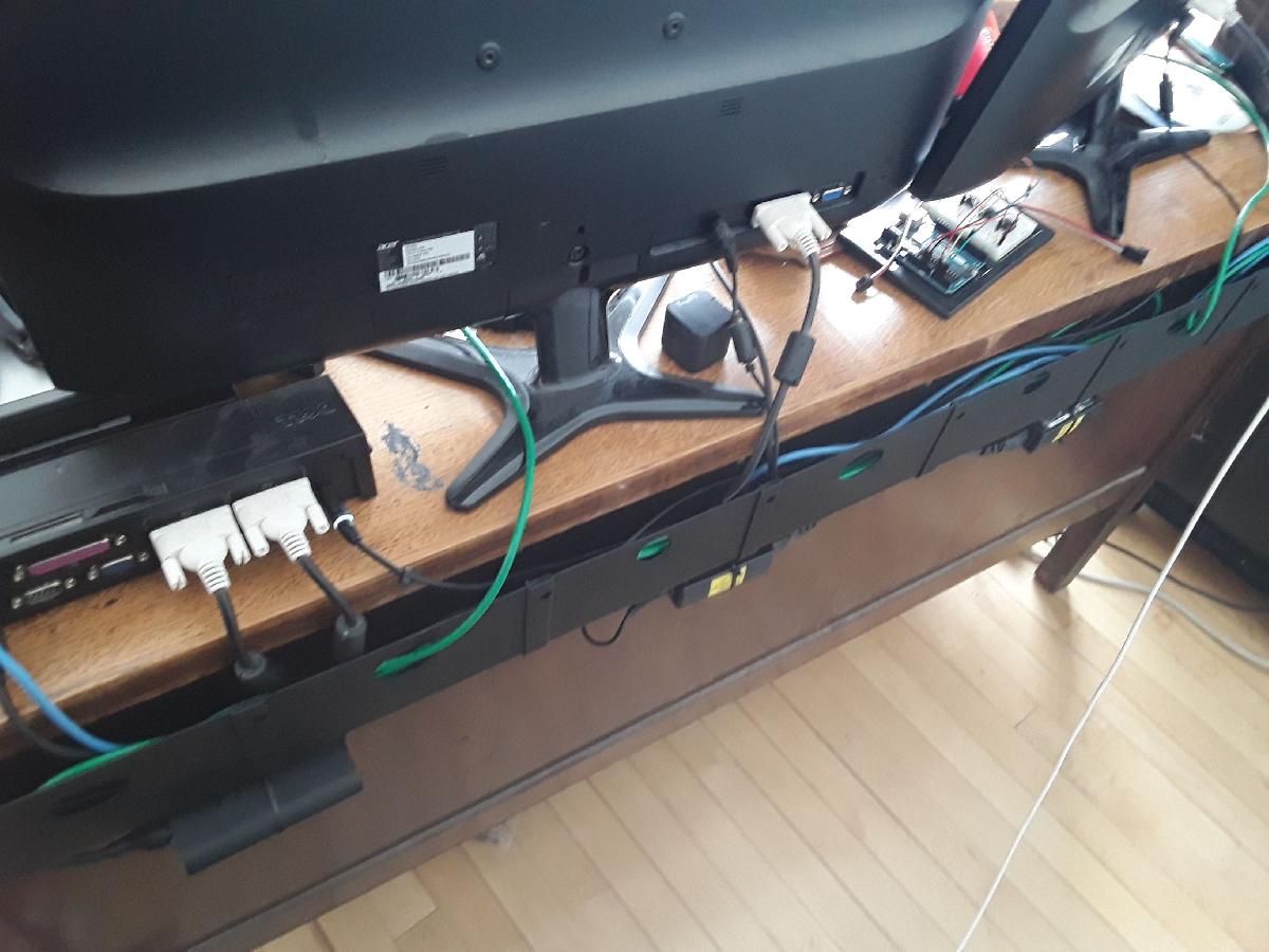 bandeja de fios para computador