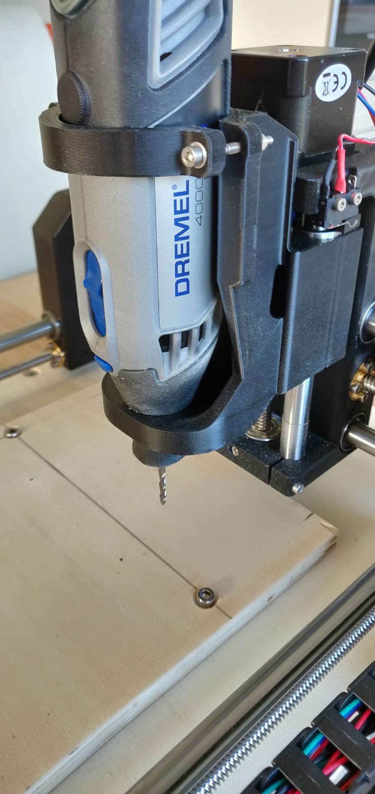DIY Dremel CNC #1 Minha Colecao de Modificacoes (suporte Dremel 4000, novo eixo Z, paradas finais/suportes de corrente de arrasto e mais)