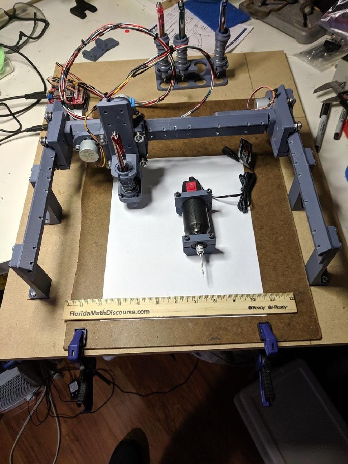 Furadeira/Plotter Pequena Totalmente Impressa em 3D