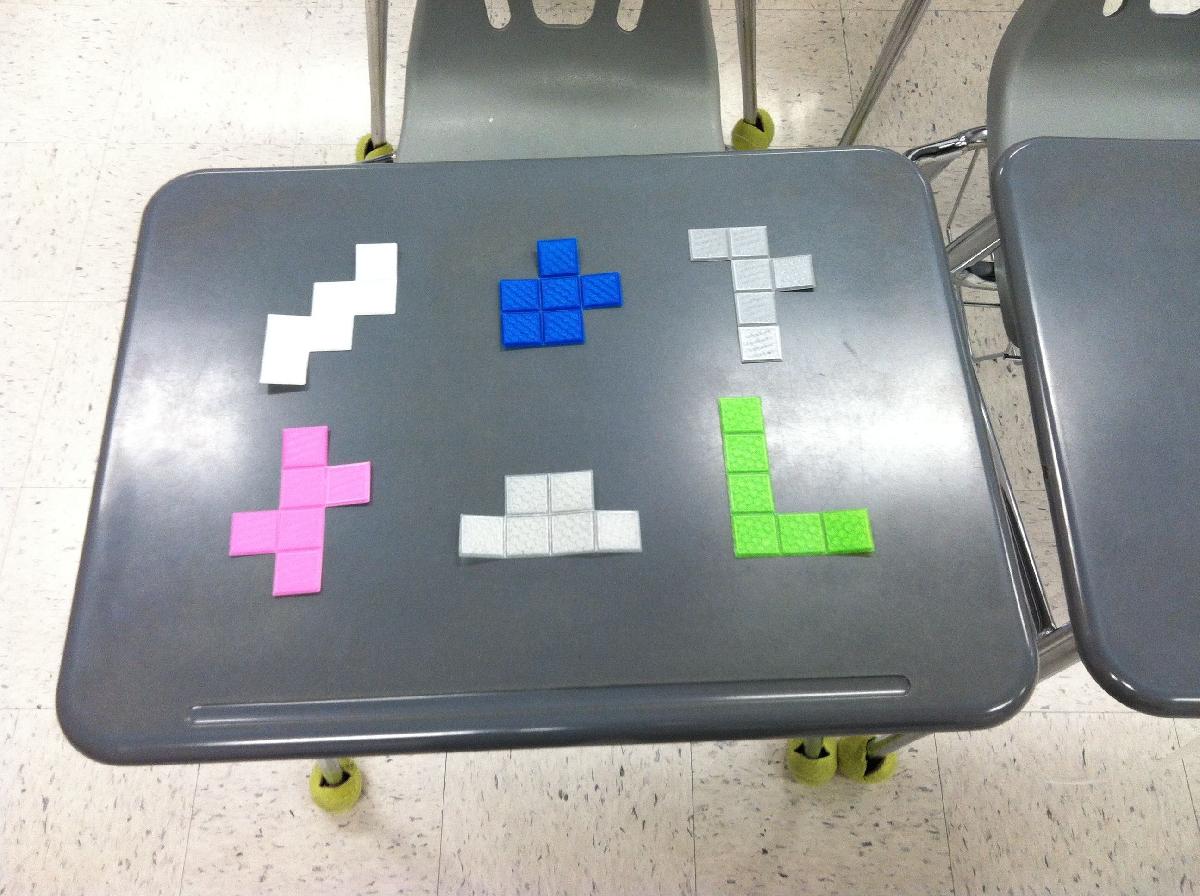 Redes de um Cubo   Conjunto Manipulativo de Geometria