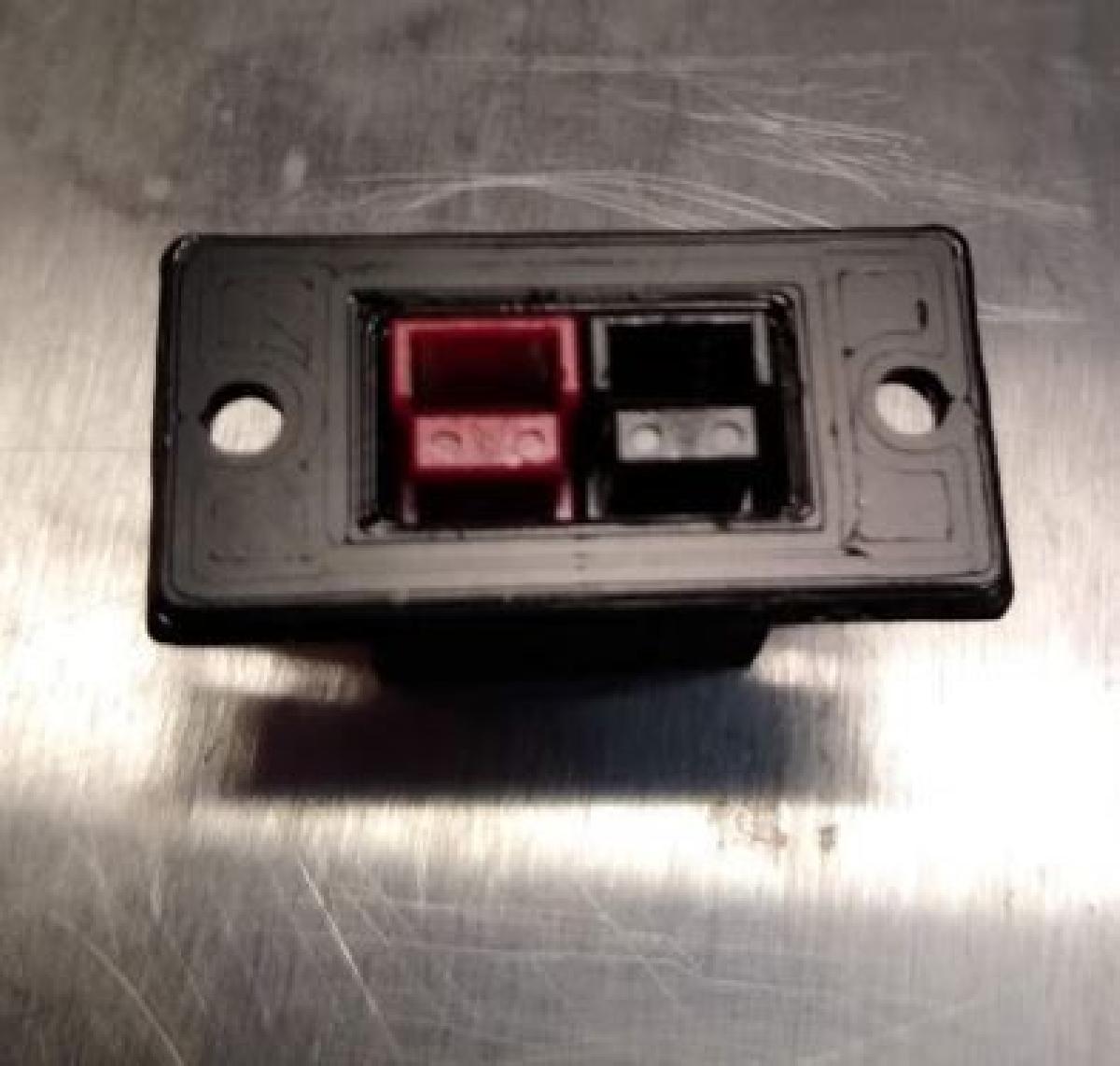 Habitacao/Suporte DC Protegido com Chave para Anderson PowerPoles