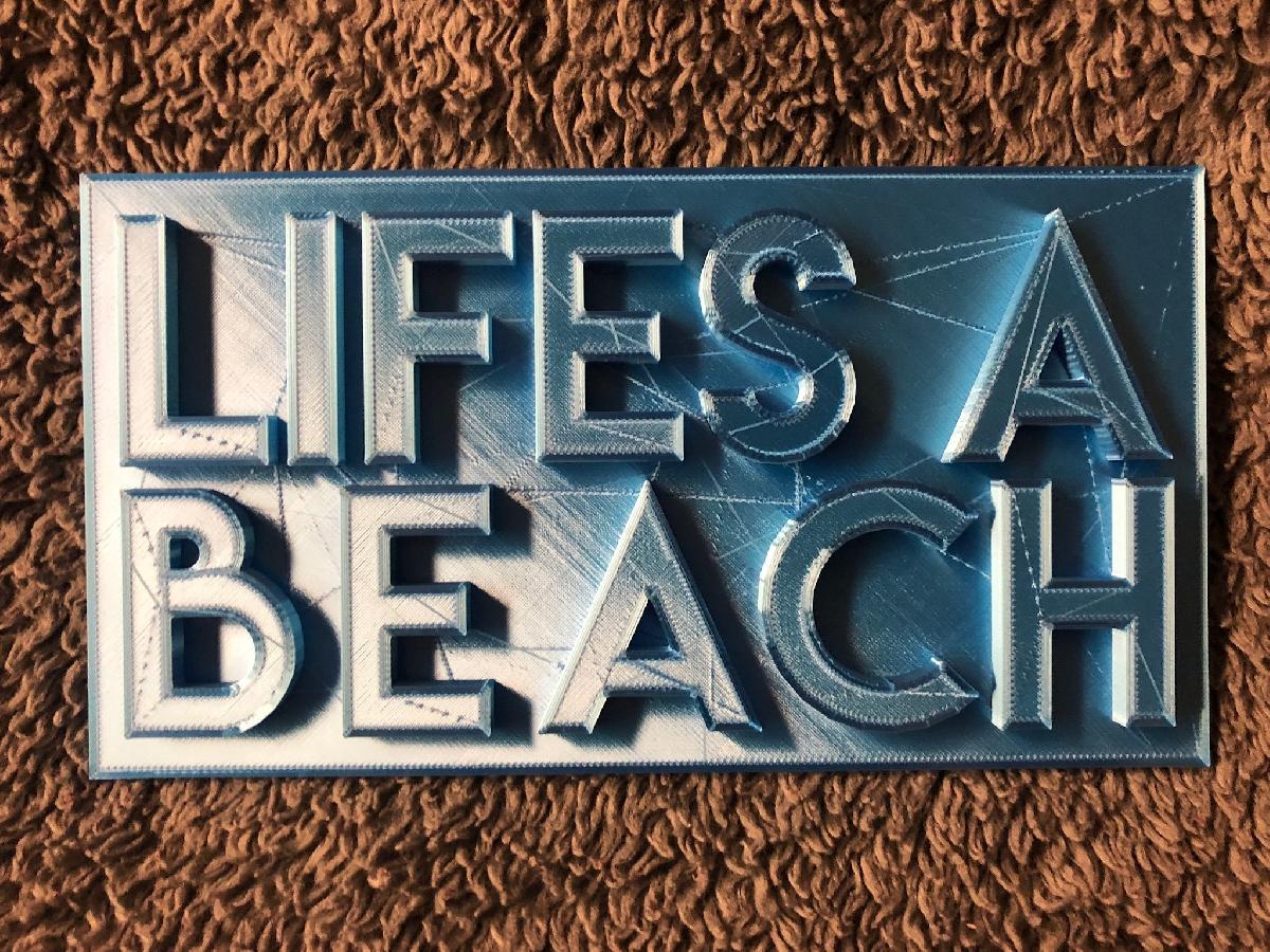A vida e uma praia placa