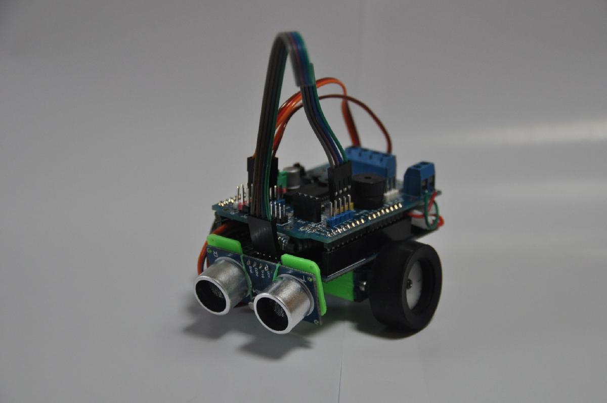 Baby SCRU FE Aprenda a programar um robo sensor com Arduino! Servos de Rotacao Continua e um Sensor Ultra Sonico Caixa de Bateria Turtlebot Swarm Robo de Prevencao de Obstaculos