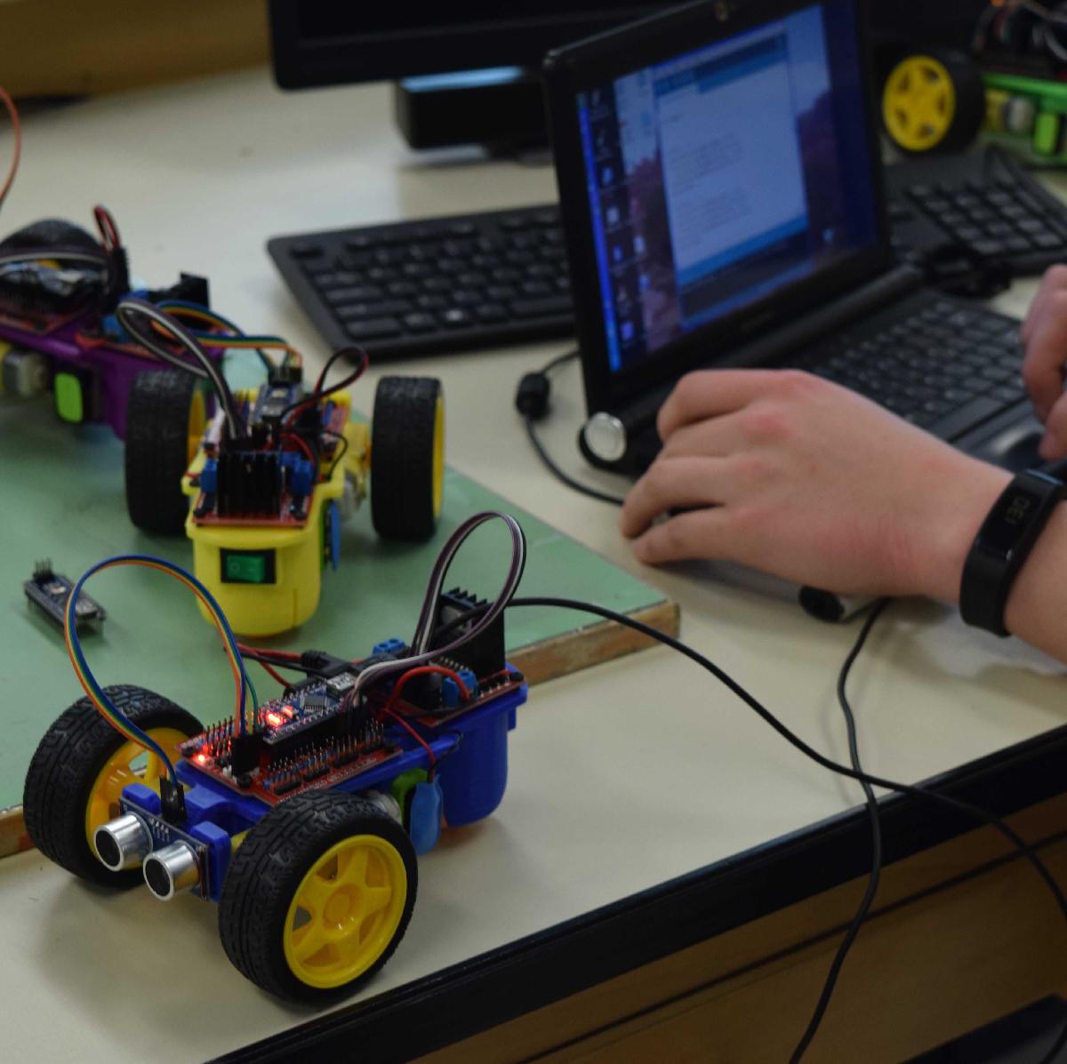 Izzy ISSE Bot   Compartilhe Nosso Robo Arduino de Codigo Aberto Mundialmente!   Aprenda a Programar de Forma Divertida!