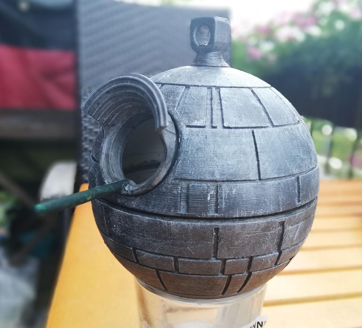 Remix de casa de passarinho da Estrela da Morte na varanda