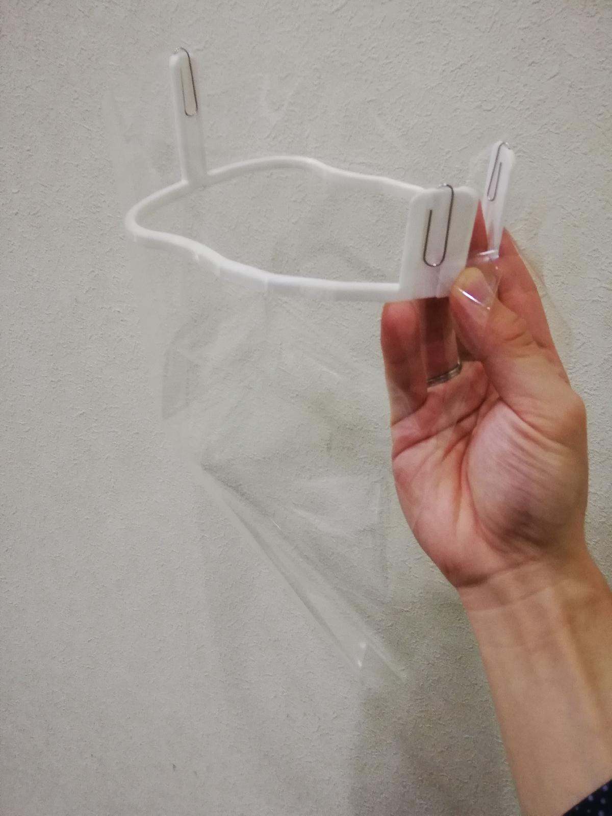 O suporte do protetor de respingos para o rosto